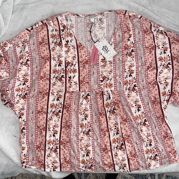 NWT flowy top - Picture 2 of 4